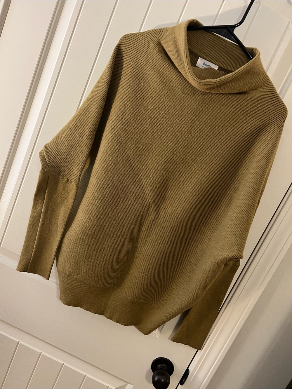 BluIvy Olive green ribbed sweater size M/L